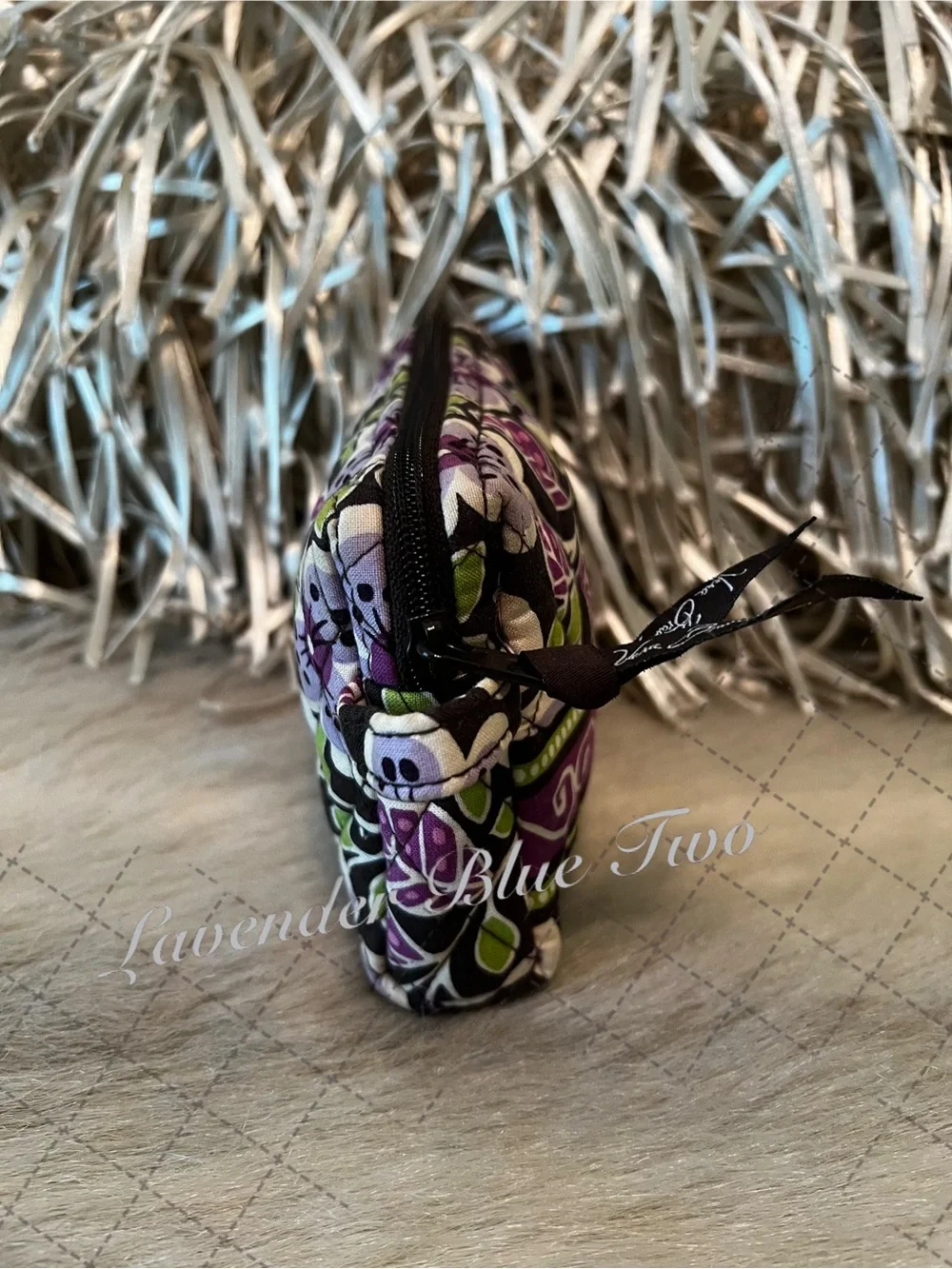 VERA BRADLEY Plum Petals 2011 Travel Cosmetic Case Zipper Top Close Lined Purple